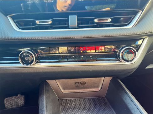 Used 2025 Chevrolet Equinox LT image 16