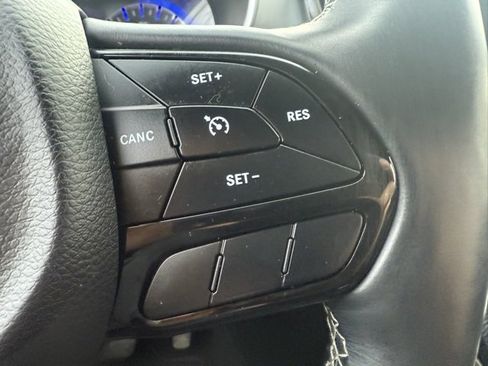 Used 2018 Chrysler Pacifica Touring-L Plus w/ S Appearance Package image 18