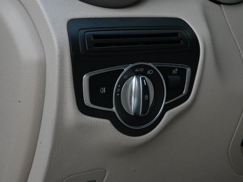 Used 2020 Mercedes-Benz GLC 300 image 29