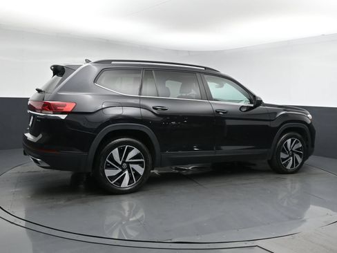Used 2024 Volkswagen Atlas SE AWD/4WD image 3
