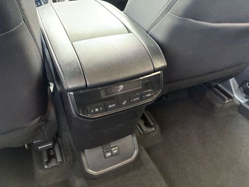 Used 2025 Toyota Highlander LE FWD image 24