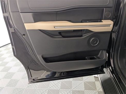 Used 2024 Ford Expedition Max Limited image 31