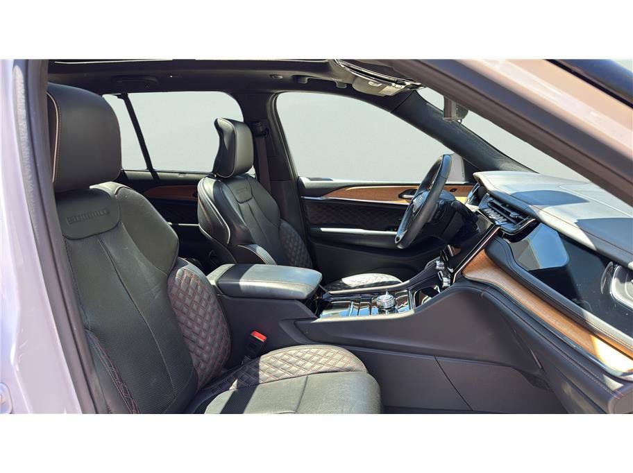Used 2022 Jeep Grand Cherokee Summit AWD/4WD image 20