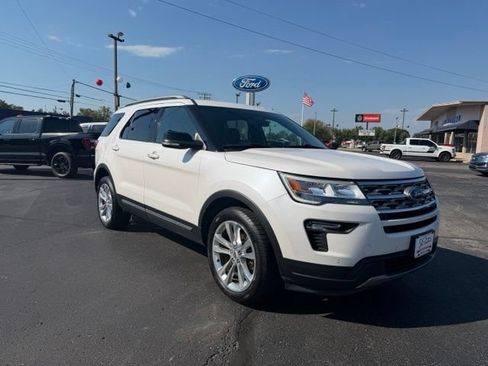 Used 2018 Ford Explorer XLT w/ Equipment Group 202A AWD/4WD image 8