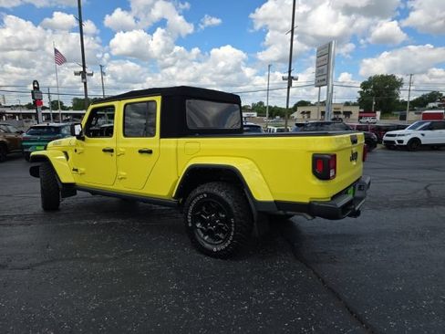 Used 2023 Jeep Gladiator Sport AWD/4WD image 4