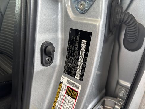 Used 2025 Toyota Highlander XSE AWD/4WD image 32