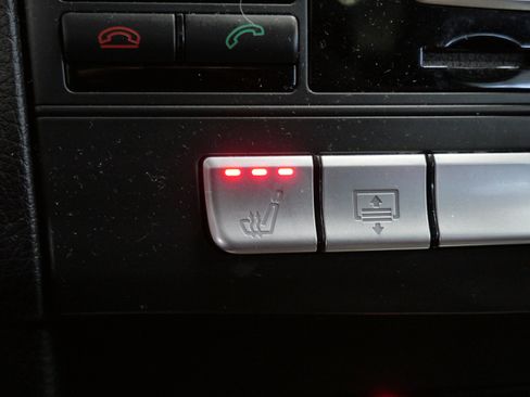 Used 2014 Mercedes-Benz E 350 4MATIC Sedan image 29