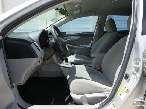 Used 2013 Toyota Corolla LE FWD image 21