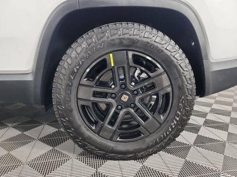 Used 2024 Rivian R1S Adventure AWD/4WD image 10
