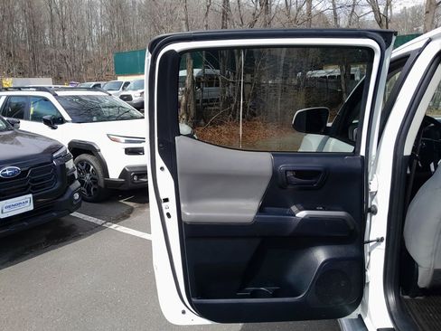 Used 2016 Toyota Tacoma SR5 w/ SR5 Appearance Package (SN) image 28