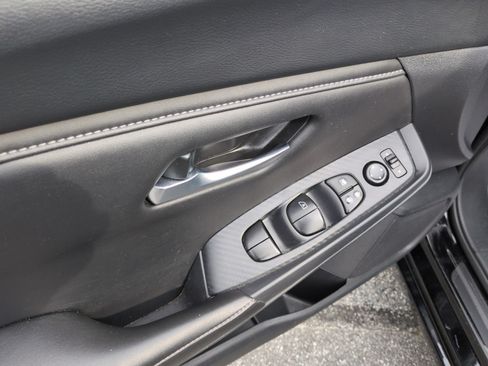 Used 2025 Nissan Sentra SV FWD image 12