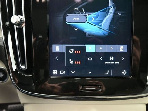 Used 2023 Volvo XC40 B5 Ultimate w/ Protection Package Premier image 16