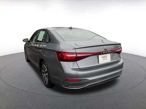 Used 2025 Volkswagen Jetta SE FWD image 11