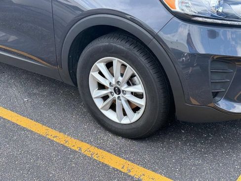 Used 2019 Kia Sorento FWD w/ LX Convenience Package image 4