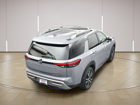 Certified 2025 Nissan Pathfinder Platinum w/ Cargo Package FWD image 37