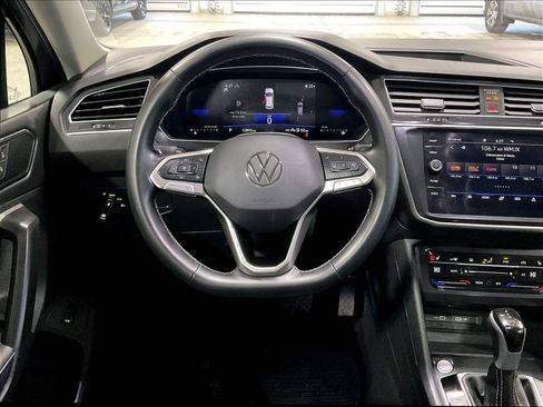 Used 2024 Volkswagen Tiguan SE image 18