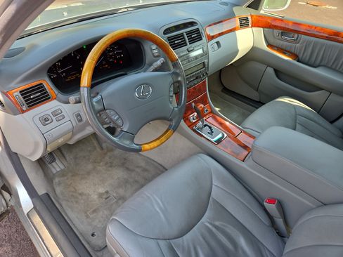 Used 2005 Lexus LS 430 RWD image 15