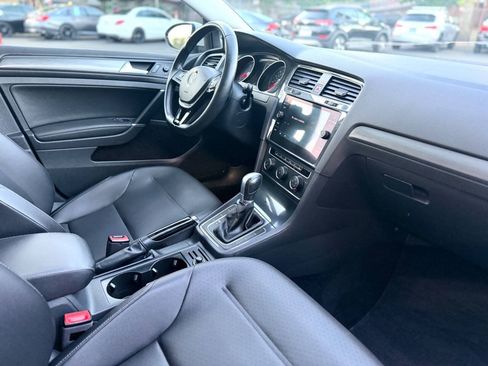 Used 2018 Volkswagen Golf SE FWD image 11