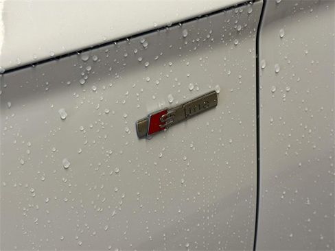 Used 2021 Audi Q5 e Premium Plus w/ Premium Plus Package image 11