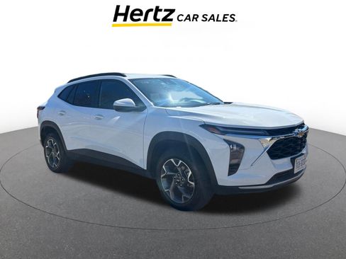 Used 2025 Chevrolet Trax LT w/ LT Convenience Package image 1