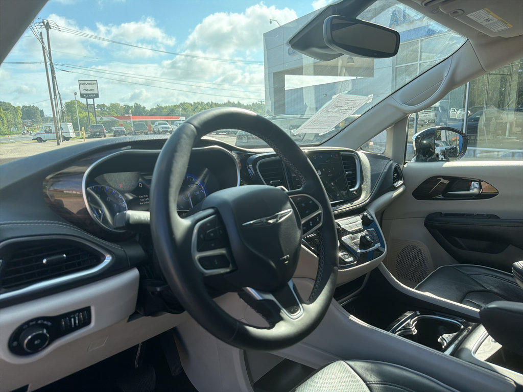 Used 2023 Chrysler Pacifica Limited FWD image 29