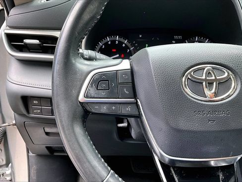 Used 2021 Toyota Highlander XLE AWD/4WD image 10
