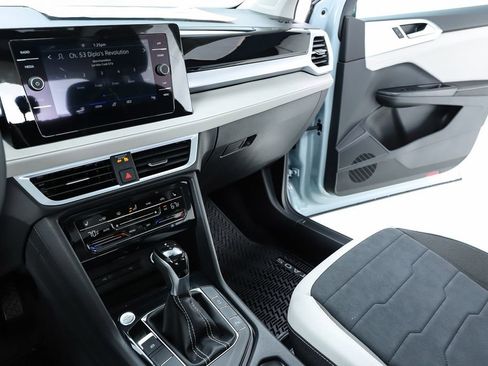 New 2026 Volkswagen Taos SE FWD image 60