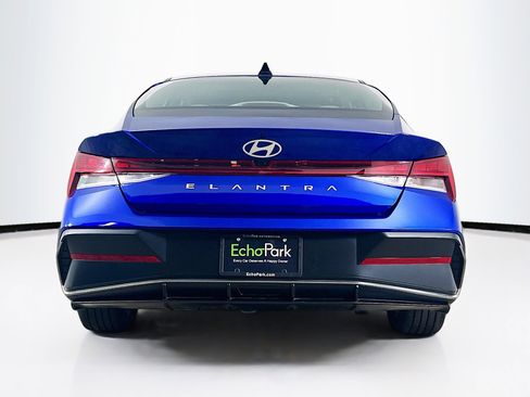 Used 2025 Hyundai Elantra SEL FWD image 7