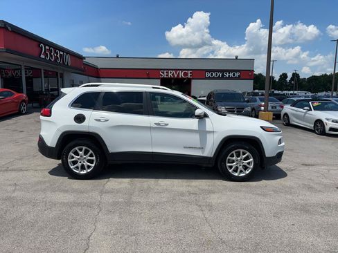 Used 2018 Jeep Cherokee Latitude Plus w/ Trailer Tow Group AWD/4WD image 2