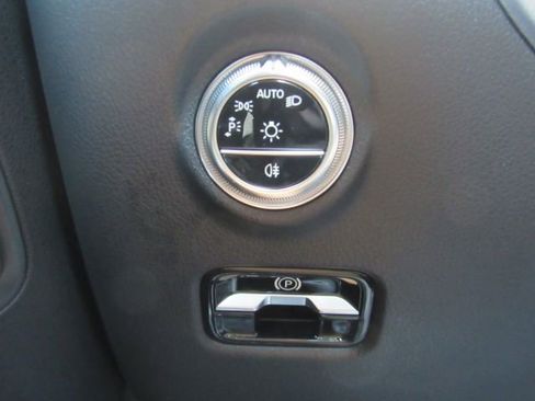 Used 2022 Mercedes-Benz C 300 Sedan image 38