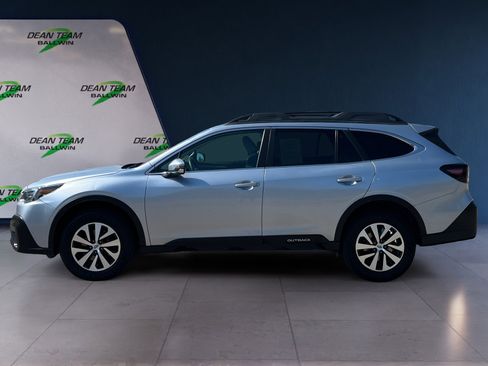 Used 2020 Subaru Outback Premium image 4