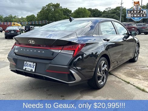 Used 2025 Hyundai Elantra SEL FWD image 14