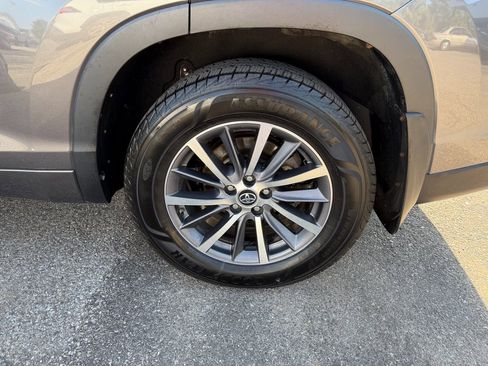 Used 2017 Toyota Highlander XLE image 34