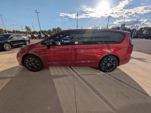 New 2026 Chrysler Pacifica Select image 8