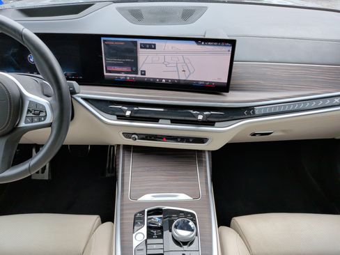 Certified 2024 BMW X7 xDrive40i w/ Executive Package image 29