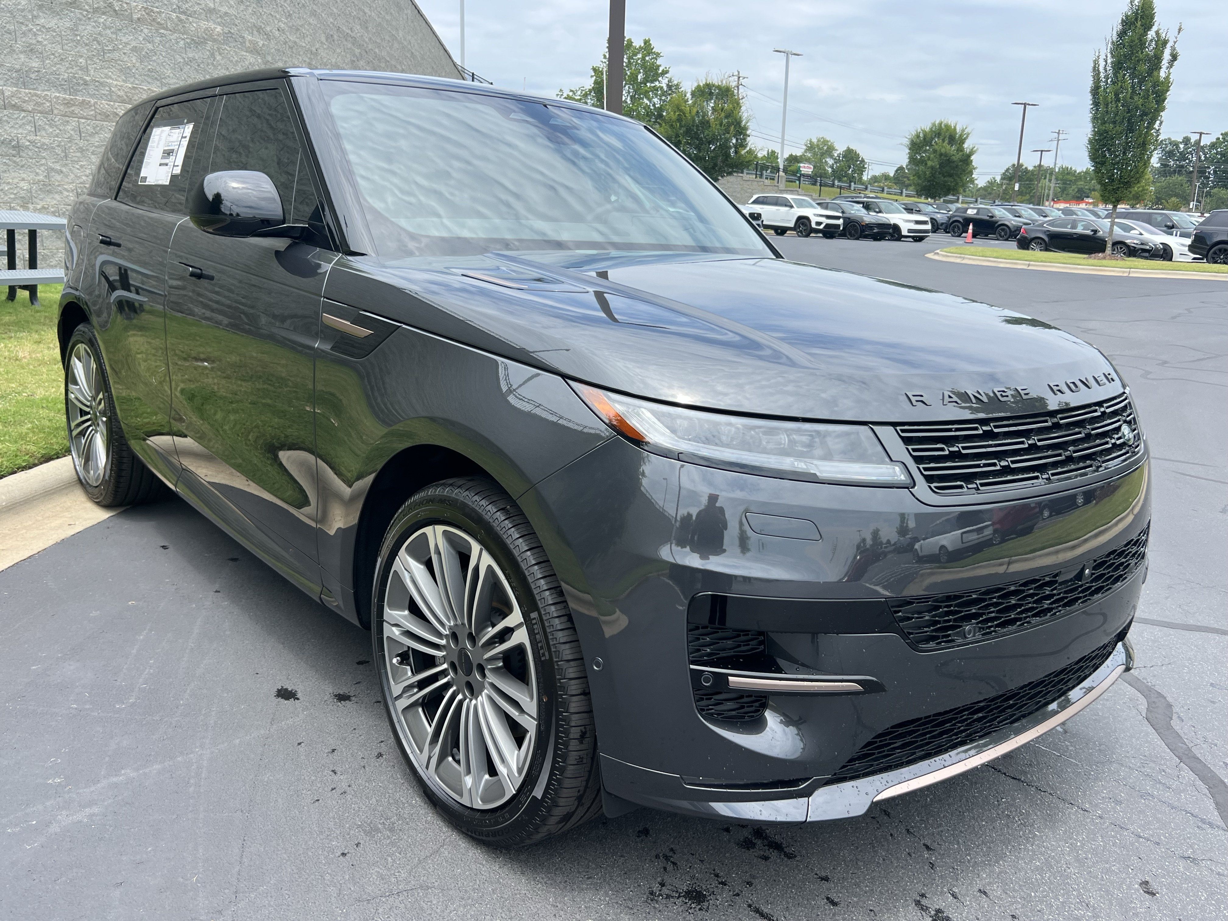 New 2026 Land Rover Range Rover Sport Dynamic SE AWD/4WD image 9