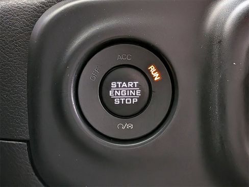 Used 2022 Jeep Wrangler Unlimited Sahara w/ Cold Weather Group image 17