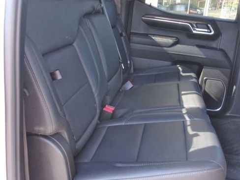 Used 2024 Chevrolet Silverado 1500 LT Trail Boss w/ LT Trail Boss Premium Package AWD/4WD image 31