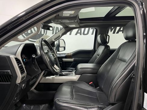 Used 2019 Ford F150 Lariat w/ Equipment Group 502A Luxury AWD/4WD image 13