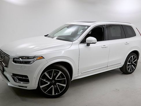 Certified 2023 Volvo XC90 B5 Plus w/ Protection Package Premier image 3