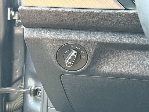 Certified 2023 Volkswagen Jetta SE w/ Panoramic Sunroof Package image 27