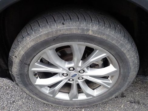 Used 2020 Ford Explorer XLT w/ Equipment Group 202A AWD/4WD image 10