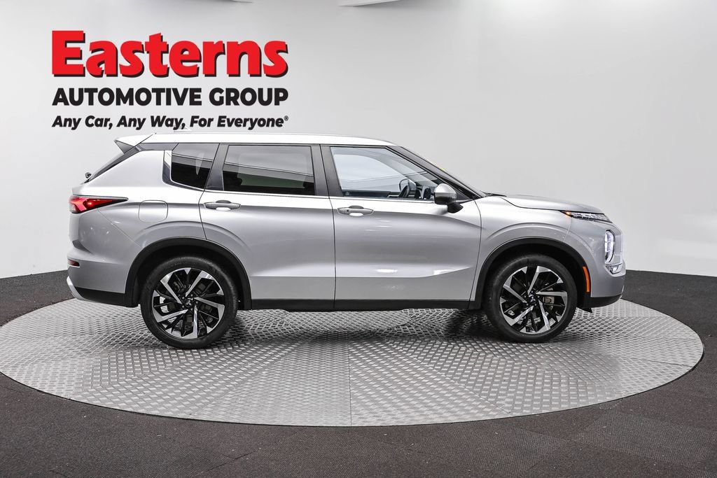 Used 2024 Mitsubishi Outlander SE FWD image 4