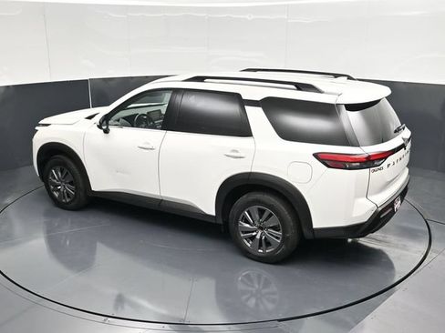 Used 2025 Nissan Pathfinder SV FWD image 53