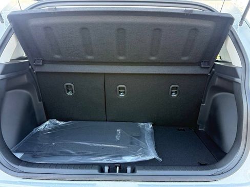 Certified 2025 Hyundai Venue SEL FWD image 7