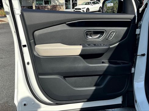 Used 2026 Honda Passport RTL image 13