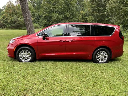 New 2026 Chrysler Pacifica Select image 6