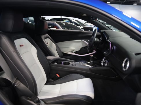 Used 2018 Chevrolet Camaro SS RWD image 37