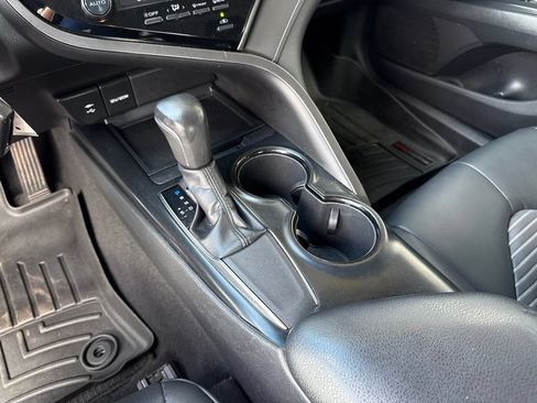 Used 2019 Toyota Camry SE FWD image 14