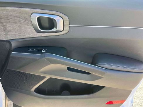 Used 2023 Kia Sorento EX w/ Panoramic Sunroof Package FWD image 10